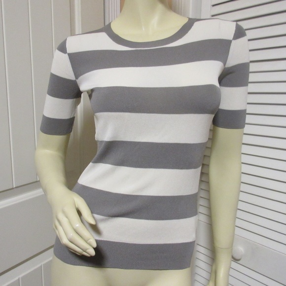 Theory White Gray Striped Knit Top T-Shirt Normcore Travel Preppy Designer Luxe - Picture 2 of 8
